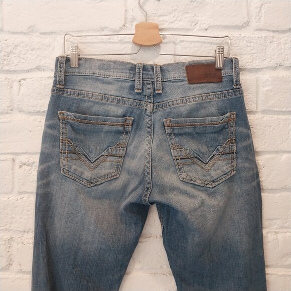 BKE Men's Straight Jeans in Faded Blue - Picture 3 of 12